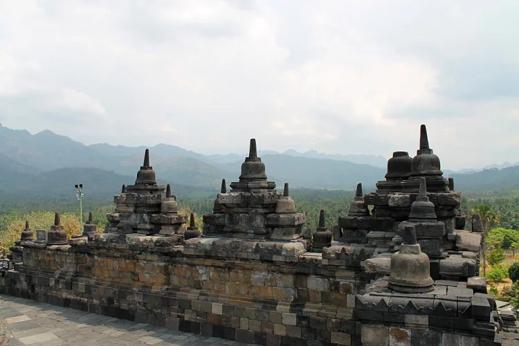 A week Java itinerary: A mountain view from Borobudur temple
