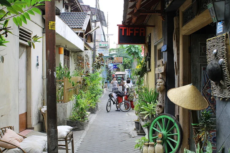 A week Java itinerary: An alley near Jalan Malioboro