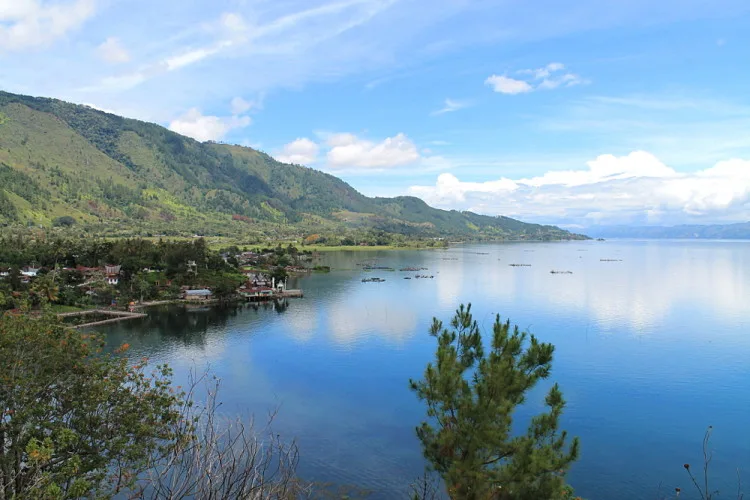 A beautiful view of the sky reflecting on the lake, Lake Toba, Sumatra, Indonesia