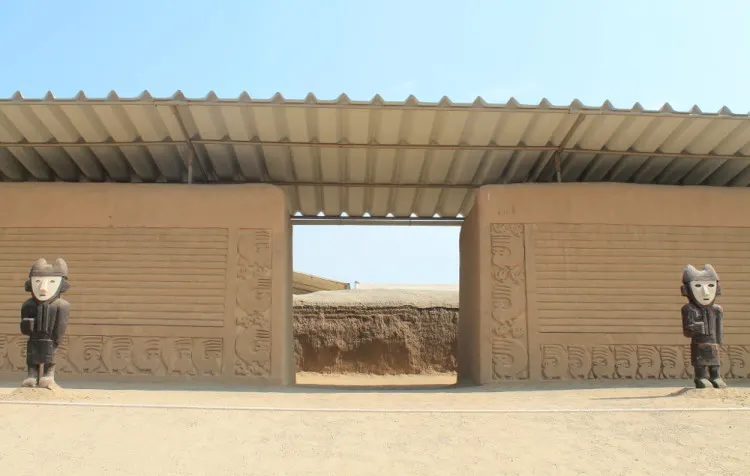 Desert ruins in northern Peru: Chan Chan city walls