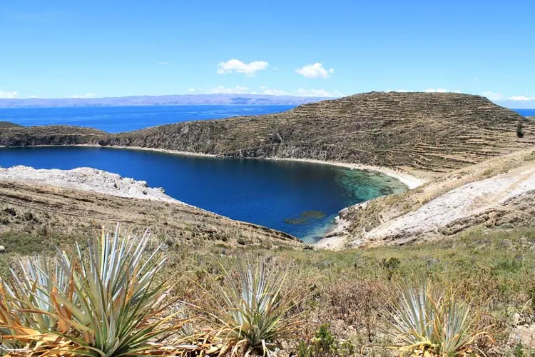 Hiking Isla del Sol, Bolivia: The clear blue water of Lake Titicaca