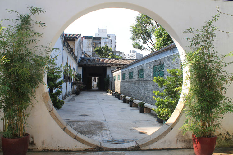 A day trip to Macau: Mandarin's House circle gate