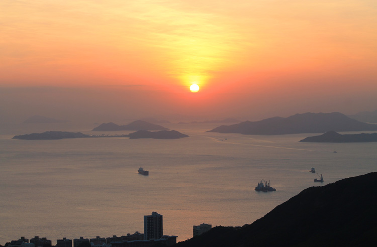 Backpacking in Hong Kong: A sunset on Victoria Peak