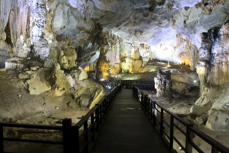 Backpacking in Vietnam: Paradise Cave