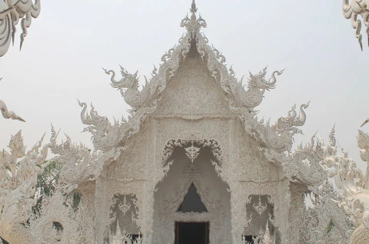 Details on Wat Rong Khun, the white temple in Chiang Rai, Thailand